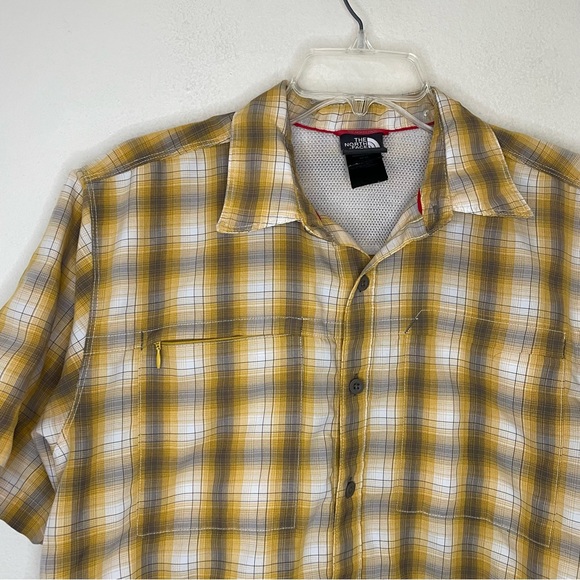 The North Face Button Up Plaid Short Sleeve Outdoor Shirt - Picture 4 of 4